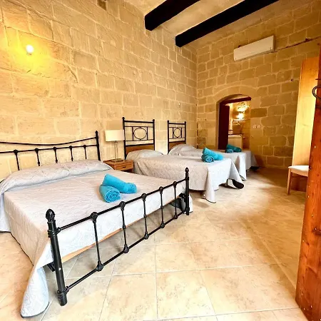 Birbuba House 2 * Għarb