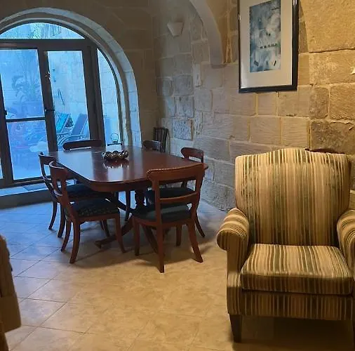 Birbuba House 2 * Għarb